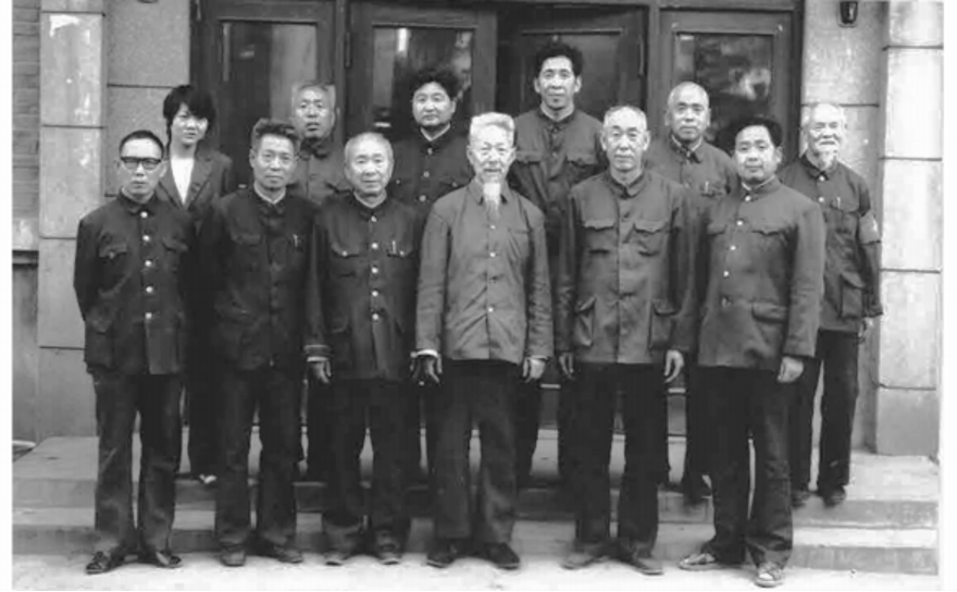 新安县地方史志编委办公室全体同志合影